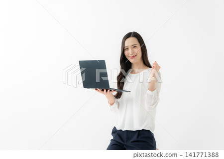 女性個人電腦 141771388