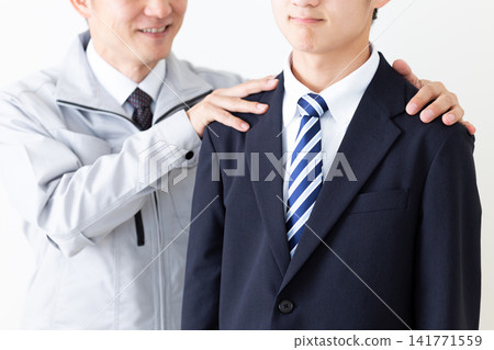 A young man in a job-hunting suit looking troubled, and a middle-aged man in work clothes with high expectations for the younger generation. A young man in a job-hunting suit looking troubled, and a middle-aged man in work clothes with high expectations for the younger generation. 141771559