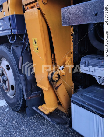 Retracted outriggers Retracted outriggers 141771696