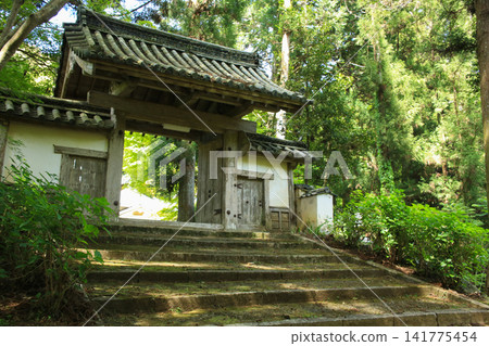 Entrance to Nyohōji Temple, Ōzu City, Ehime Prefecture Entrance to Nyohōji Temple, Ōzu City, Ehime Prefecture 141775454