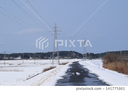 輸電塔高壓交流電 輸電塔高壓交流電 141775801