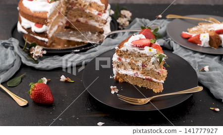 Sponge cake with fresh strawberries Sponge cake with fresh strawberries 141777927