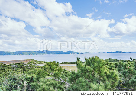 從慶良間群島外陸展望台眺望(朝向渡嘉敷島) 從慶良間群島外陸展望台眺望(朝向渡嘉敷島) 141777981