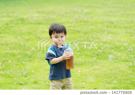 Boy hydrating 141778808