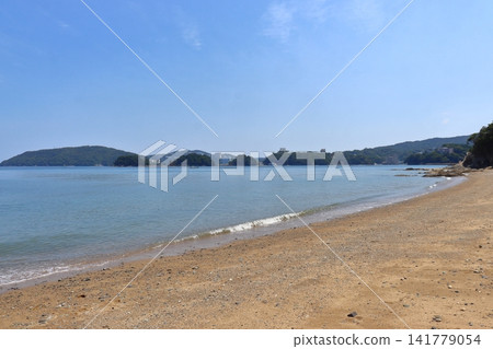 Dolphin Island Beach, a leisure island in Toba Bay (Hinata Island, Toba City, Mie Prefecture) Dolphin Island Beach, a leisure island in Toba Bay (Hinata Island, Toba City, Mie Prefecture) 141779054