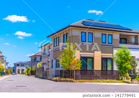 一座採用地下電纜和太陽能發電的生態小鎮。 一座採用地下電纜和太陽能發電的生態小鎮。 141779491