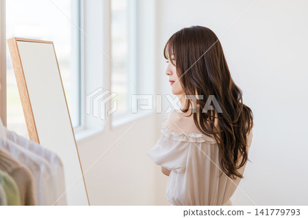 Profile of a woman wearing accessories, earrings, and earrings Profile of a woman wearing accessories, earrings, and earrings 141779793