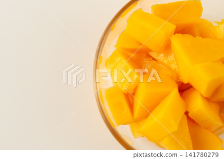 Ripe mangoes from Miyako Island, Okinawa Prefecture | Sun-kissed summer fruit photo material Ripe mangoes from Miyako Island, Okinawa Prefecture | Sun-kissed summer fruit photo material 141780279