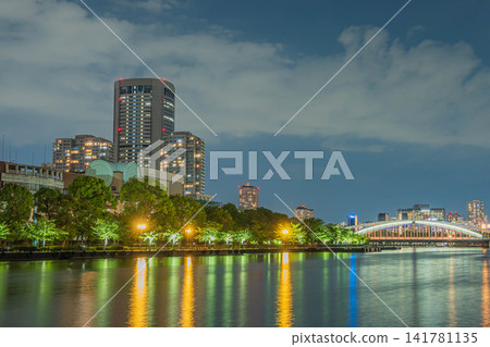大阪夜景，水之都：大阪市 OAP 塔 141781135