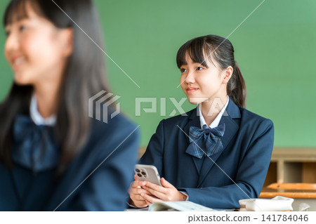 Elementary school, junior high school, and high school students taking online classes using smartphones in school classrooms (ICT education) Elementary school, junior high school, and high school students taking online classes using smartphones in school classrooms (ICT education) 141784046