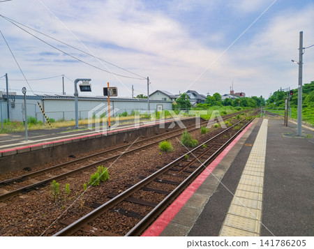 Train station platform in Hokuei, Japan Train station platform in Hokuei, Japan 141786205