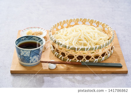 笊籬烏龍麵：用竹籃盛裝的冷贊岐烏龍麵。 141786862