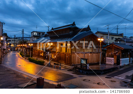 Night view of Sabako-yu, a public bathhouse in Iizaka Onsen. Night view of Sabako-yu, a public bathhouse in Iizaka Onsen. 141786980