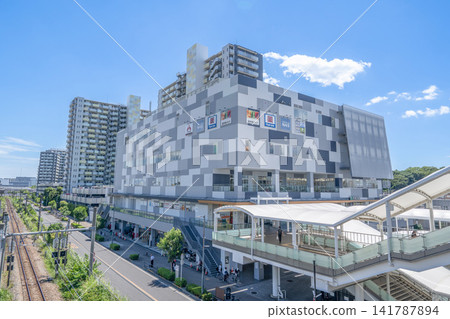 Shinka Mall and Shinka City apartment complex in front of Shin-Kawasaki Station 1 Shinka Mall and Shinka City apartment complex in front of Shin-Kawasaki Station 1 141787894