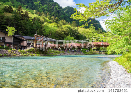 Refreshing Kamikochi "Kappa Bridge" (Matsumoto City, Nagano Prefecture) 141788461