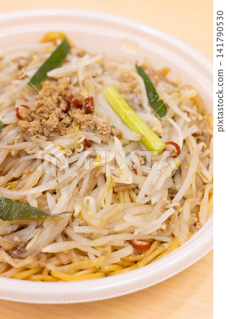 Delicious convenience store food: Taiwanese fried noodles Delicious convenience store food: Taiwanese fried noodles 141790530