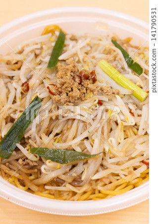 便利商店美味小吃:台灣炒麵 便利商店美味小吃:台灣炒麵 141790531