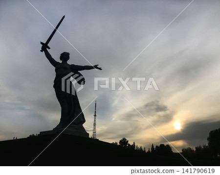 The Motherland Calls monument silhouette at sunset in Volgograd The Motherland Calls monument silhouette at sunset in Volgograd 141790619