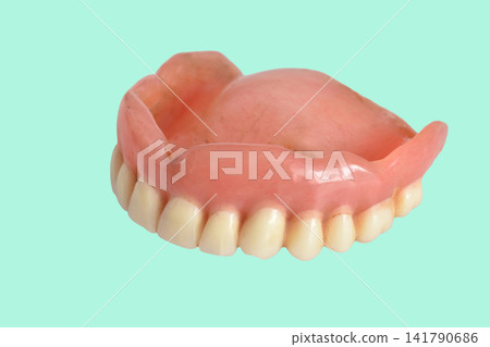 Complete removable denture of the upper jaw. Complete removable denture of the upper jaw. 141790686