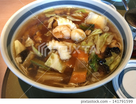 海鮮什錦蔬菜麵湯 海鮮什錦蔬菜麵湯 141791599