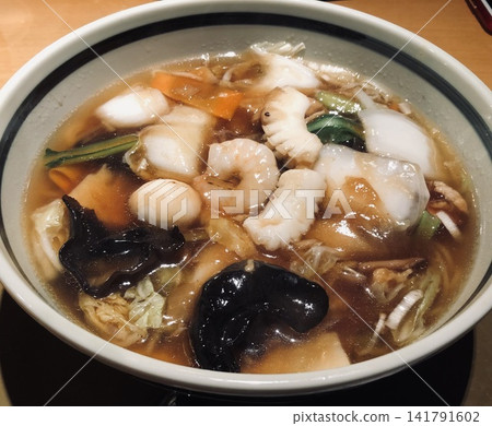 海鮮什錦蔬菜麵湯 海鮮什錦蔬菜麵湯 141791602