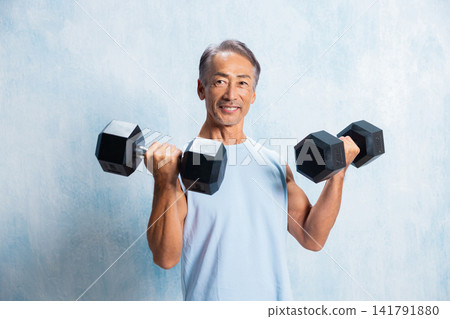 Seniors who do strength training Seniors who do strength training 141791880