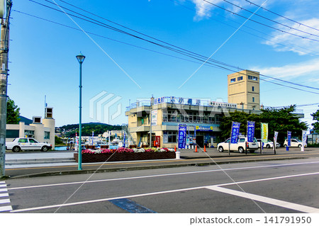 【北海道】初秋的小樽:小樽港觀光船碼頭與藍天 【北海道】初秋的小樽:小樽港觀光船碼頭與藍天 141791950