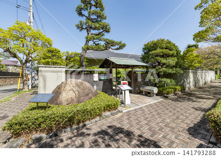 兵庫縣蘆屋市:蘆屋市谷崎潤一郎紀念館陽光明媚的一天。 兵庫縣蘆屋市:蘆屋市谷崎潤一郎紀念館陽光明媚的一天。 141793288