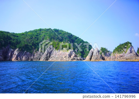 Summer in Tottori Prefecture: The unique rock formations of Uradome Coast and the beautiful emerald green sea - San'in Coast Geopark Summer in Tottori Prefecture: The unique rock formations of Uradome Coast and the beautiful emerald green sea - San'in Coast Geopark 141796996