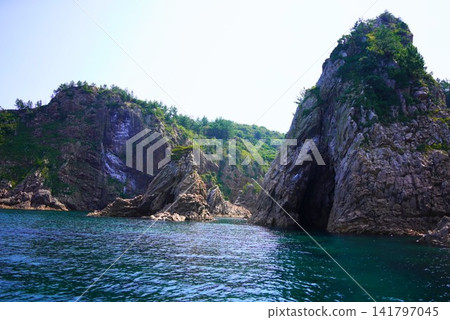 鳥取縣的夏天：浦留海岸獨特的岩石地形和碧綠的海水－山陰海岸地質公園 141797045