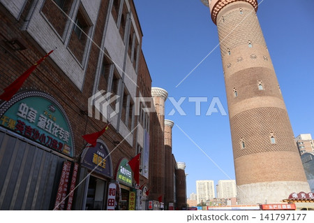 這是中國絲路的主要城市之一——烏魯木齊的一景。 這是中國絲路的主要城市之一——烏魯木齊的一景。 141797177