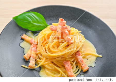 Carbonara spaghetti made with whole eggs Carbonara spaghetti made with whole eggs 141798219