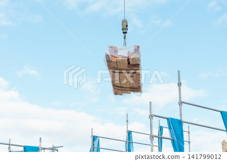 新房子建造，起重機（建築工地，封頂） 141799012