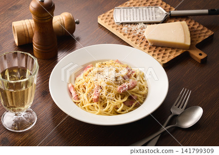 Carbonara Carbonara 141799309