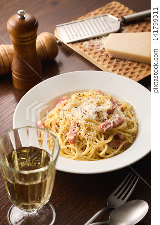 Carbonara Carbonara 141799311