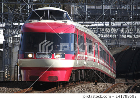 Odakyu Romancecar (7000 series LSE: newly painted) Odakyu Romancecar (7000 series LSE: newly painted) 141799592