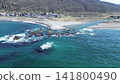從空中俯瞰渡鞠川河口和日本海沿岸風光，北海道島卷村。 141800490