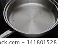 Stainless steel frying pan preheated. 141801528