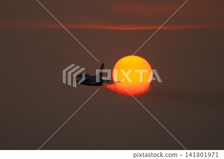 The setting sun and a Japan Air Self-Defense Force T-4 training aircraft The setting sun and a Japan Air Self-Defense Force T-4 training aircraft 141801971