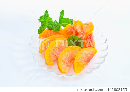 Nagano Prefecture-grown fruit: Wassar and mint leaves Nagano Prefecture-grown fruit: Wassar and mint leaves 141802155