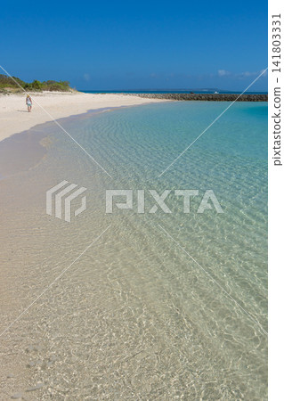 The scenery of Sunayama Beach in Miyako Island, Okinawa, with its crystal-clear waters and white sandy beaches. The scenery of Sunayama Beach in Miyako Island, Okinawa, with its crystal-clear waters and white sandy beaches. 141803331