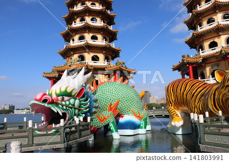 高雄蓮花池龍虎塔,高雄旅遊景點 高雄蓮花池龍虎塔,高雄旅遊景點 141803991