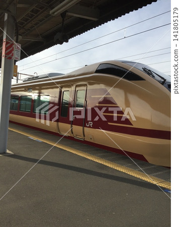 友部站一列罕見的列車 友部站一列罕見的列車 141805179