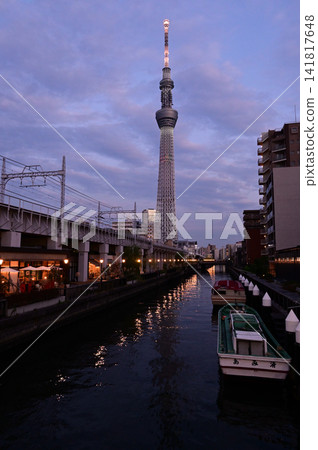 東京夜景:黃昏時的東京晴空塔 東京夜景:黃昏時的東京晴空塔 141817648