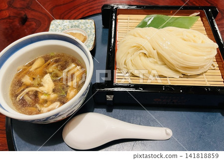 秋田特產：稻庭烏龍麵佐溫熱蘑菇沾醬 141818859