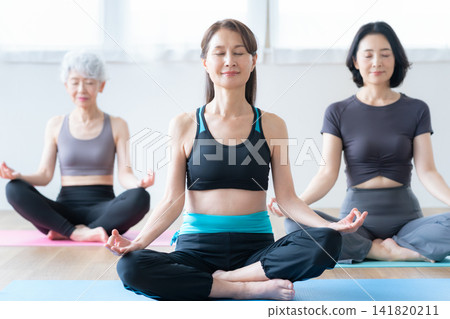 A senior woman who does yoga and her friend A senior woman who does yoga and her friend 141820211