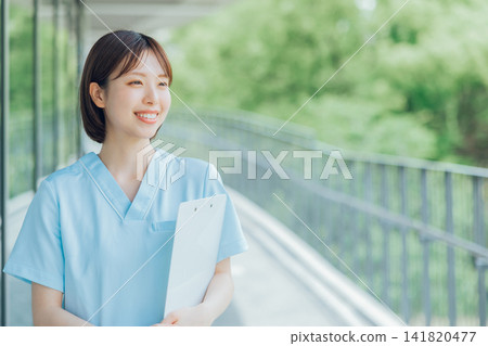 年輕的女護士 年輕的女護士 141820477