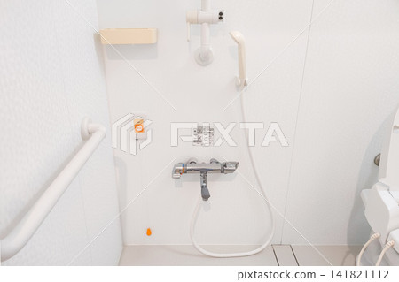 Barrier-free shower facilities and call buttons in private hospital rooms. Barrier-free shower facilities and call buttons in private hospital rooms. 141821112