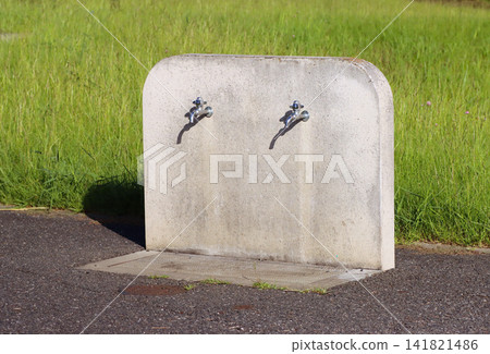 Park drinking fountain 141821486