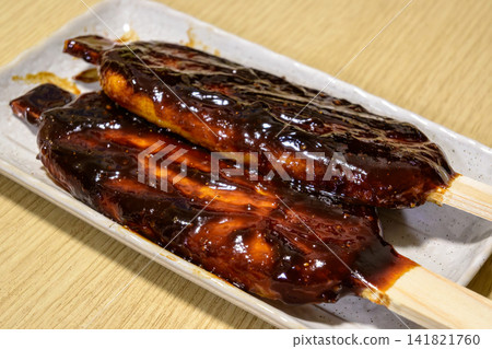 Goheimochi, a local dish from the Tokai region, is a traditional Japanese sweet with a fragrant miso sauce. 141821760